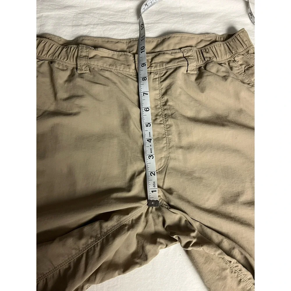 The North Face Cargo Shorts‎ Men's Size M Regular Tan Color 100% Nylon